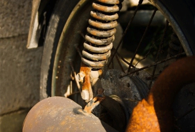 Giảm xóc xe máy bị chảy dầu, nguyên nhân và cách khắc phục