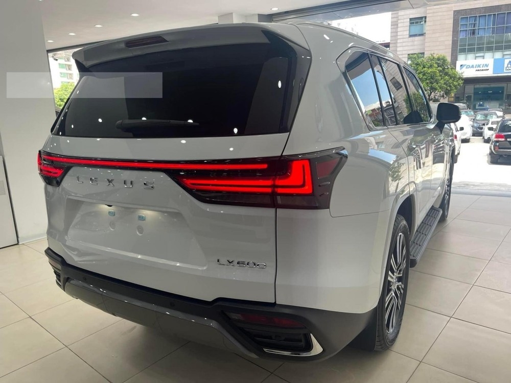 Lexus LX 600 2022 nhập tư nhân chạm mốc 11 tỷ đồng