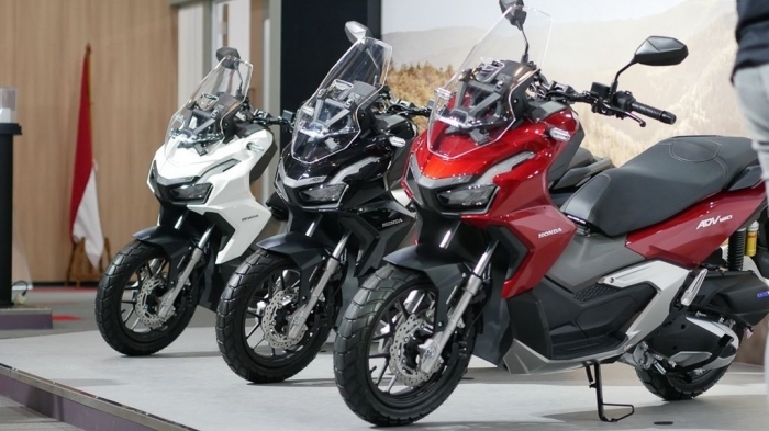 Tầm giá 100 triệu đồng, chọn Honda ADV 160 hay Honda SH 150?