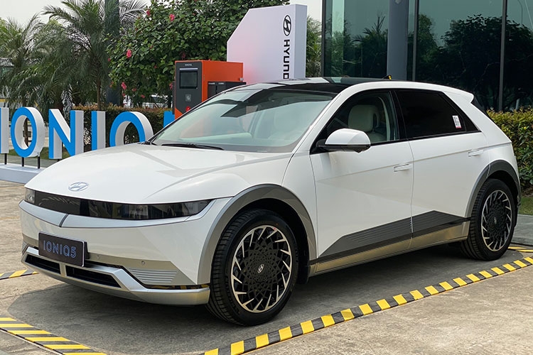 Hyundai IONIQ 5 Hyundai IONIQ 5