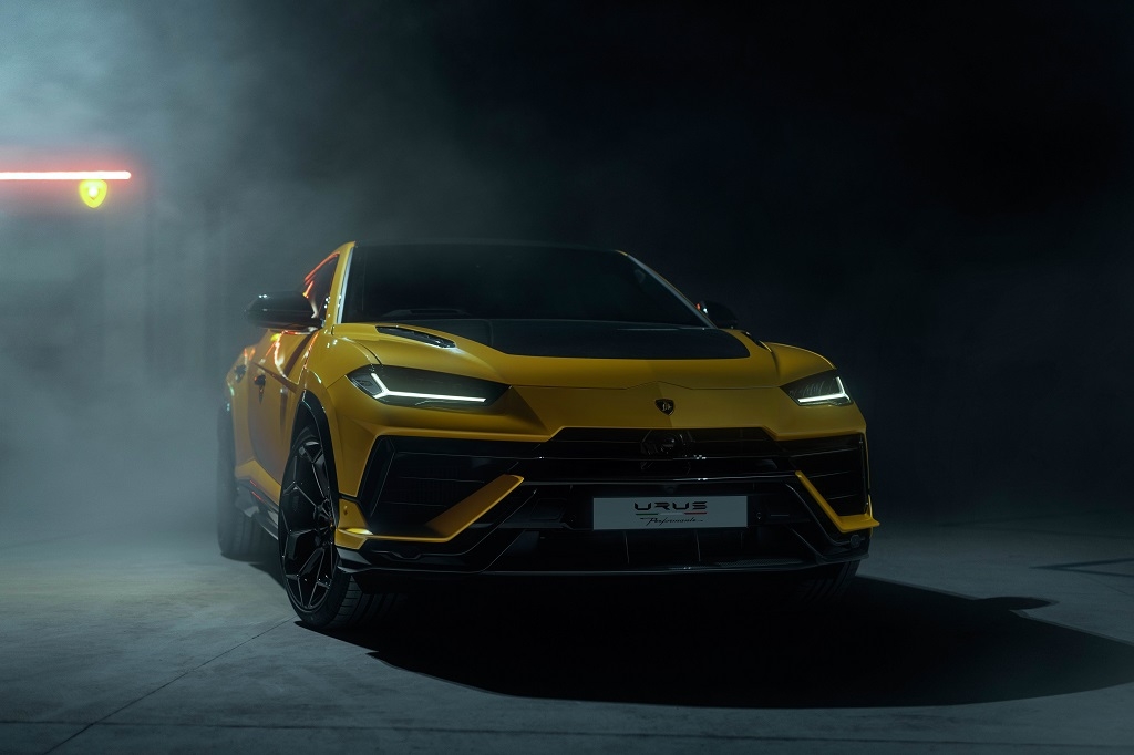 Lamborghini Urus Performante có giá 16,5 tỷ đồng tại Việt Nam