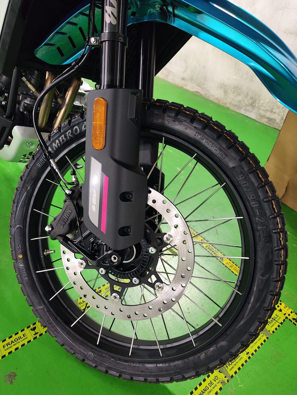 Cận cảnh CFMoto 450MT vừa về Việt Nam, giá 165 triệu đồng