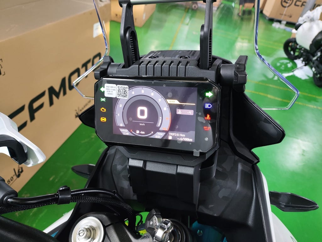 Cận cảnh CFMoto 450MT vừa về Việt Nam, giá 165 triệu đồng