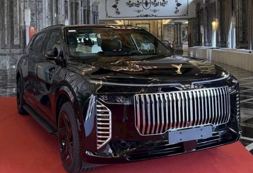 Lộ ảnh thực tế VinFast VF 9 bản trục kéo dài