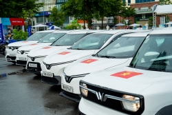 VinFast tặng 100.000 bộ decal Quốc kì - Mừng 80 năm Quốc khánh