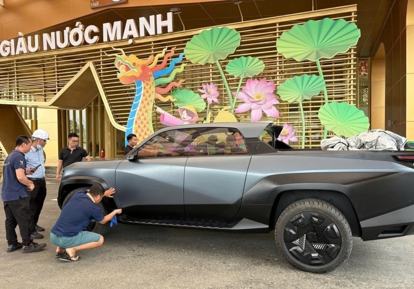 Bán tải điện VinFast VF Wild lộ diện với màu sơn mới Bán tải điện VinFast VF Wild lộ diện với màu sơn mới