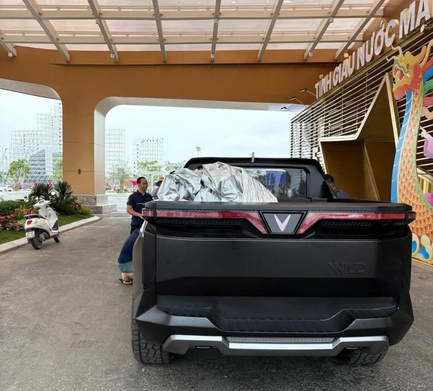 Bán tải điện VinFast VF Wild lộ diện với màu sơn mới Bán tải điện VinFast VF Wild lộ diện với màu sơn mới