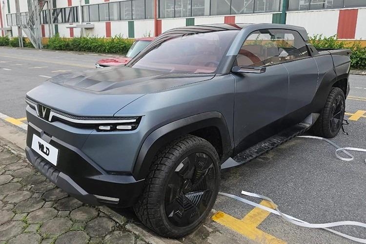 Bán tải điện VinFast VF Wild lộ diện với màu sơn mới Bán tải điện VinFast VF Wild lộ diện với màu sơn mới