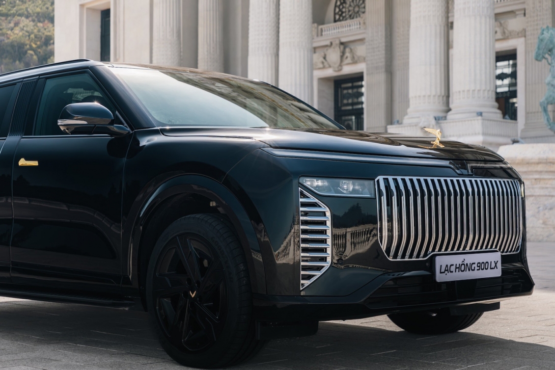 VinFast bàn giao lô xe Lạc Hồng 900 LX đưa đón nguyên thủ quốc tế