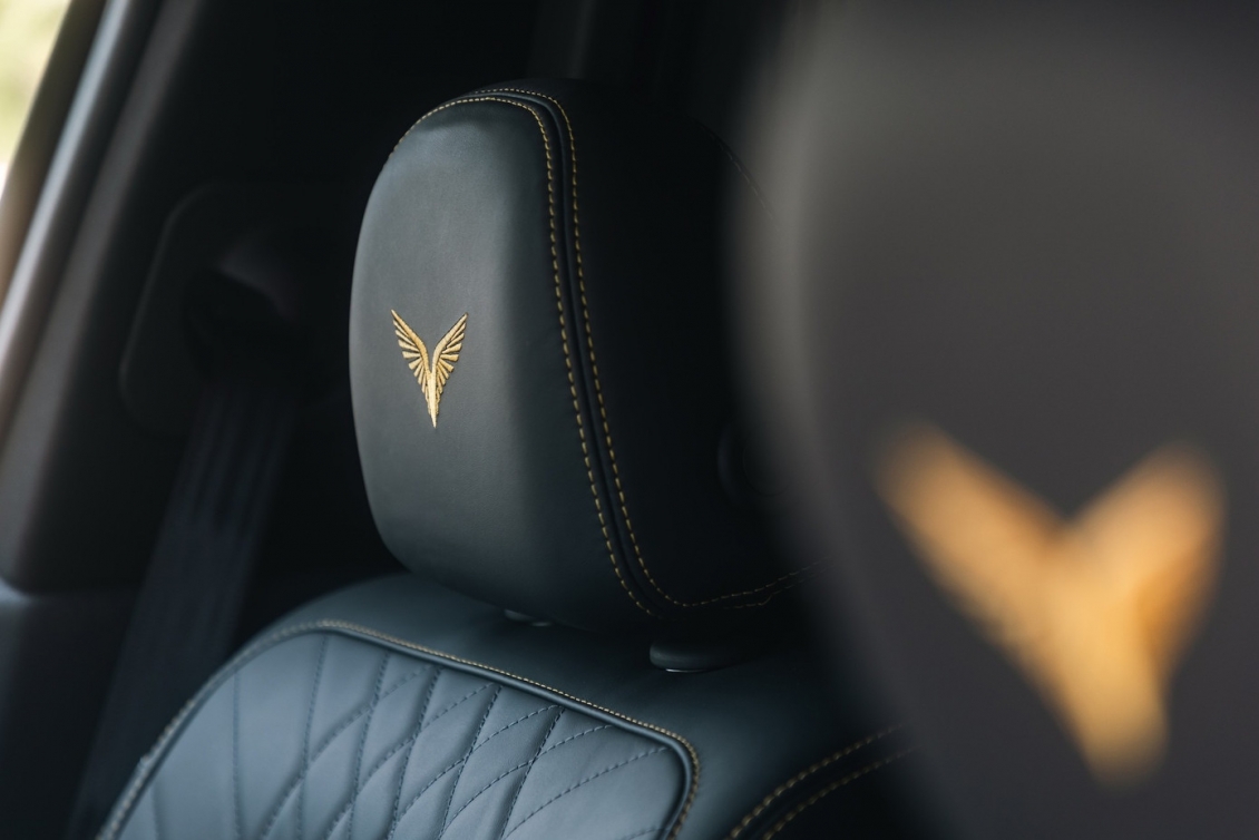 VinFast bàn giao lô xe Lạc Hồng 900 LX đưa đón nguyên thủ quốc tế