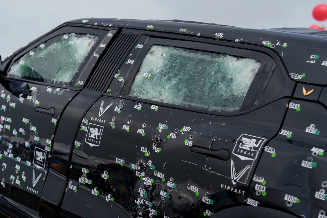 Lạc Hồng 900 LX: Xe điện chống đạn của Việt Nam có gì đặc biệt ?