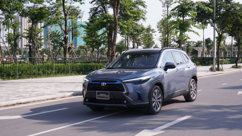 3625-toyota-corolla-cross-18-hv-17