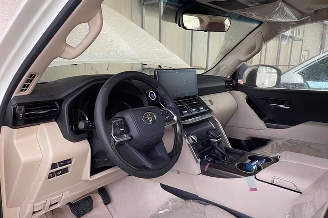 Toyota Land Cruiser 2022 nhập Trung Đông đầu tiên về Việt Nam