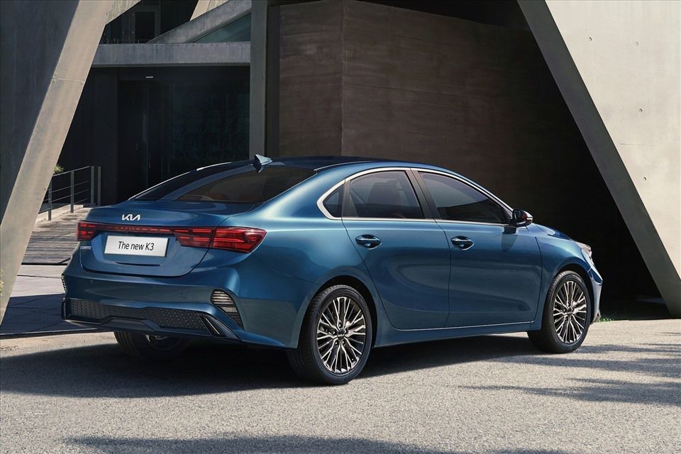 Chọn Kia K3 Premium hay Hyundai Elantra 1.6AT, tầm giá 650 triệu?