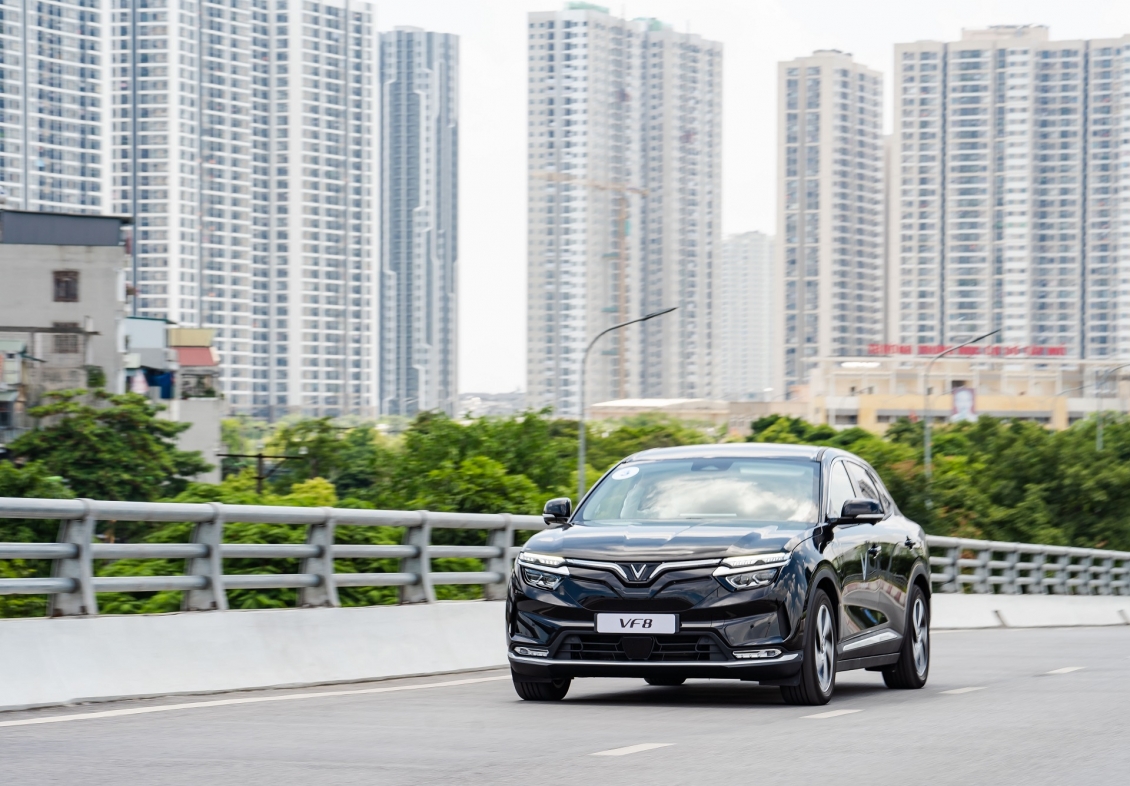 VinFast bàn giao lô xe điện VF 8 đầu tiên vào hôm nay