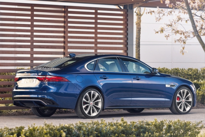 jaguar xf 2021 voi nhieu nang cap dang gia