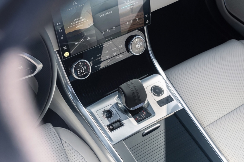 jaguar xf 2021 voi nhieu nang cap dang gia