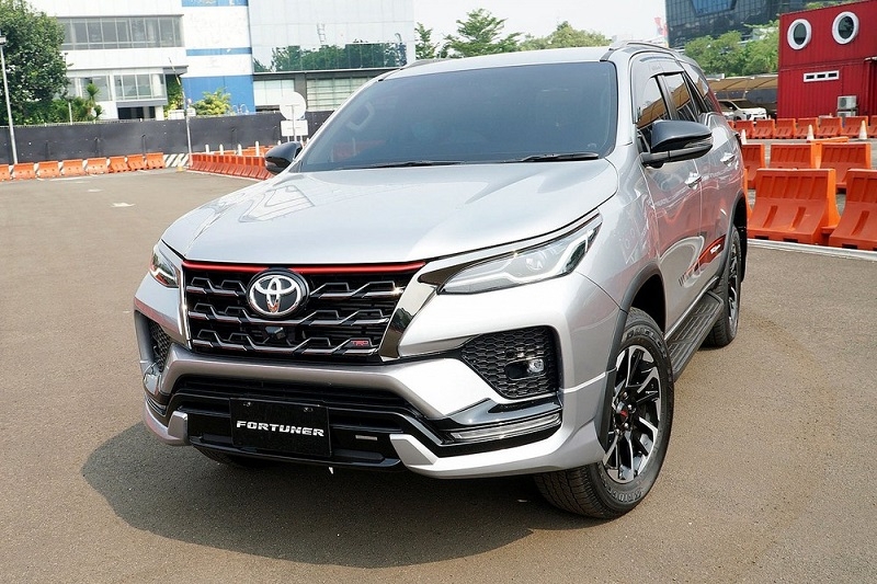 Toyota Fortuner TRD Sportivo 2016 ra mắt tại Thái Lan