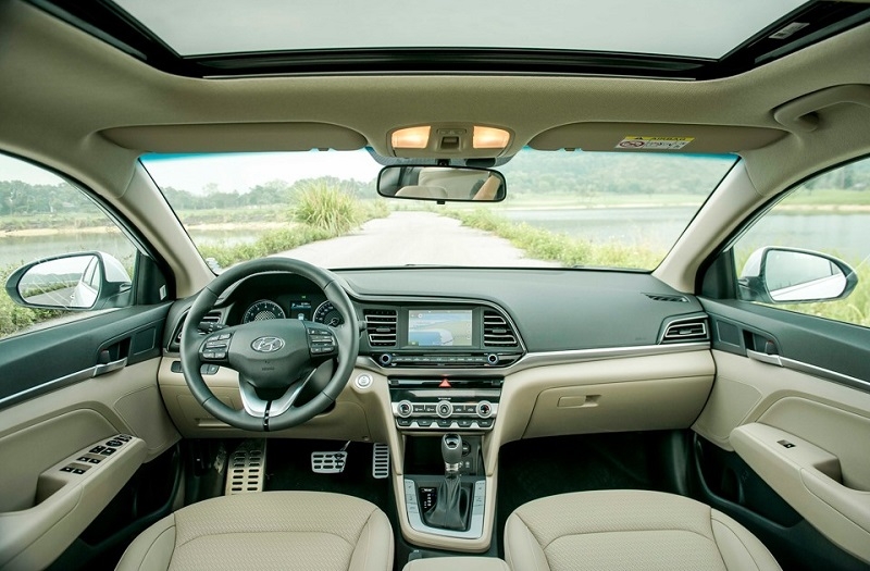 Chọn Kia K3 Premium hay Hyundai Elantra 1.6AT,  trong tầm giá 650 triệu?