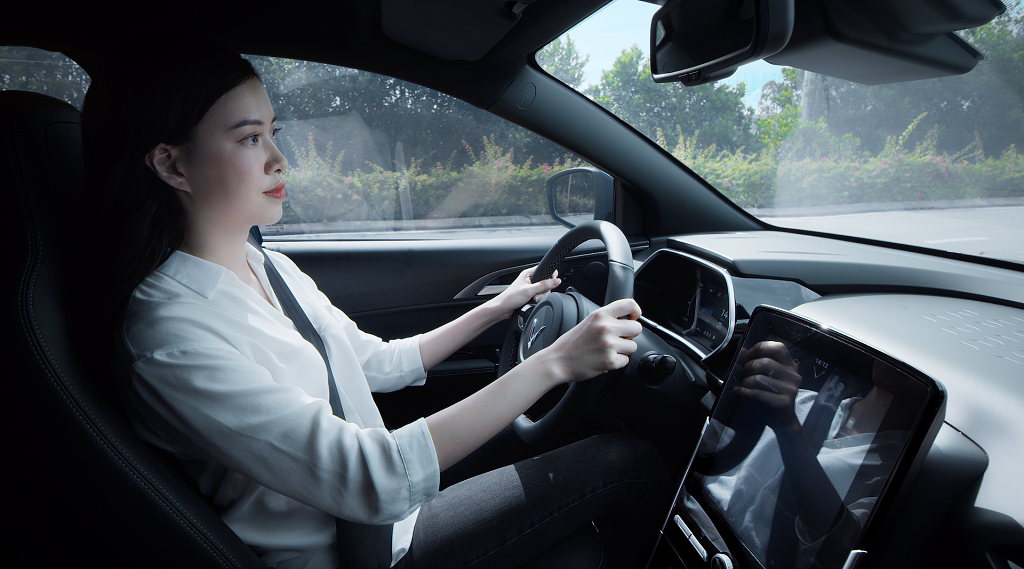 Màn đối đáp cực đỉnh của trợ lý ViVi trên VF e34