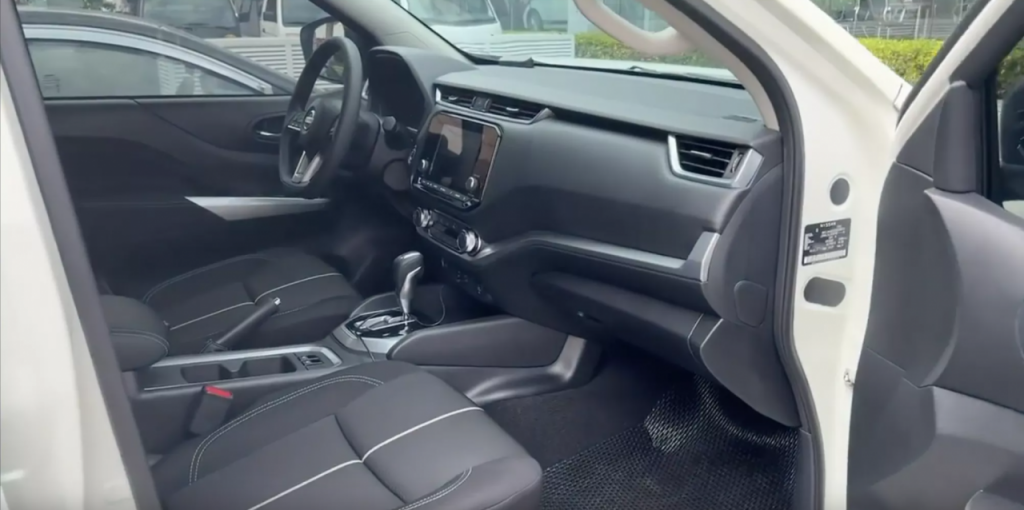 Nissan Terra 2023 bất ngờ xuất hiện tại đại lý, chờ ngày ra mắt