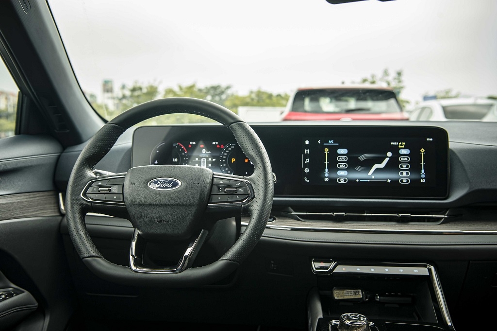 Ford Territory 2023 giá từ 822 triệu đồng tại Việt Nam