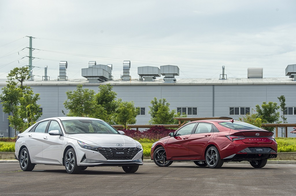 Hyundai Elantra giảm giá gần 80 triệu đồng tại đại lý