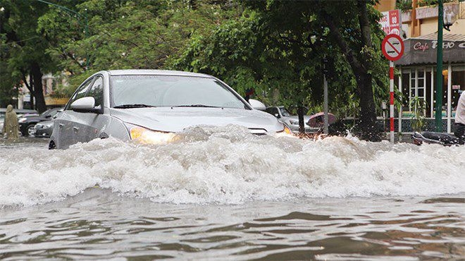 Quy trình yêu cầu bồi thường bảo hiểm xe ôtô bị ngập nước do mưa lũ