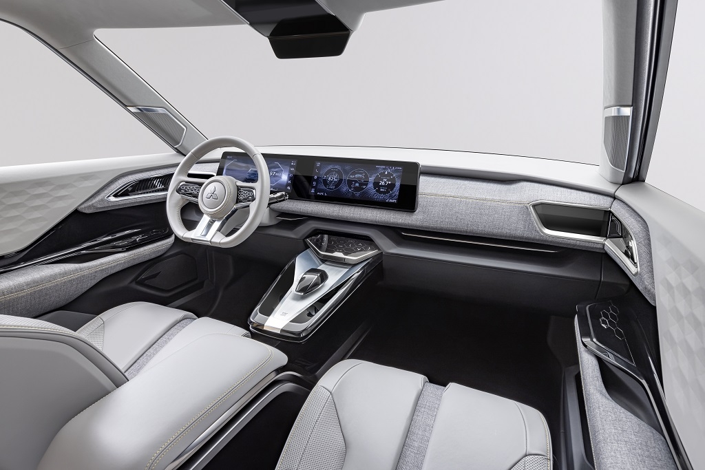 Mitsubishi XFC Concept ra mắt tại Việt Nam