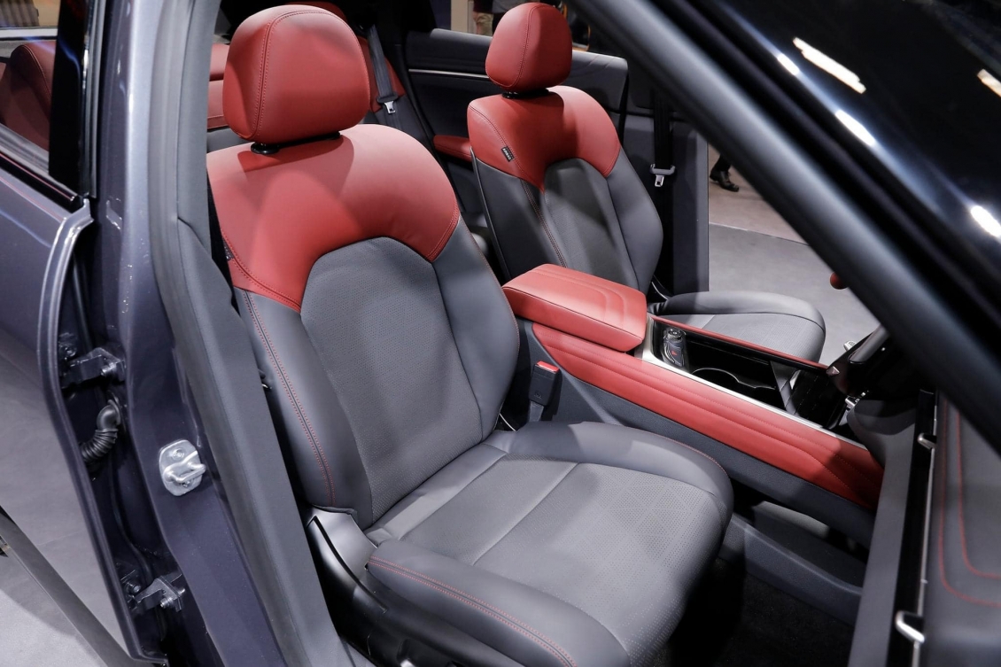 Ảnh thực tế VinFast VF 7 tại triển lãm Paris Motor Show 2022