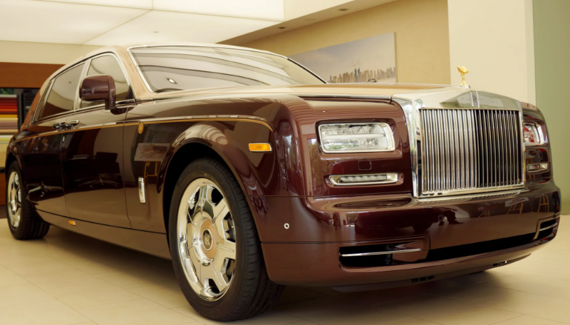 Cận cảnh RollsRoyce Ghost mạ vàng chính hãng độc nhất Việt Nam