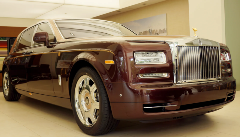 Rolls-Royce Phantom Lửa Thiêng