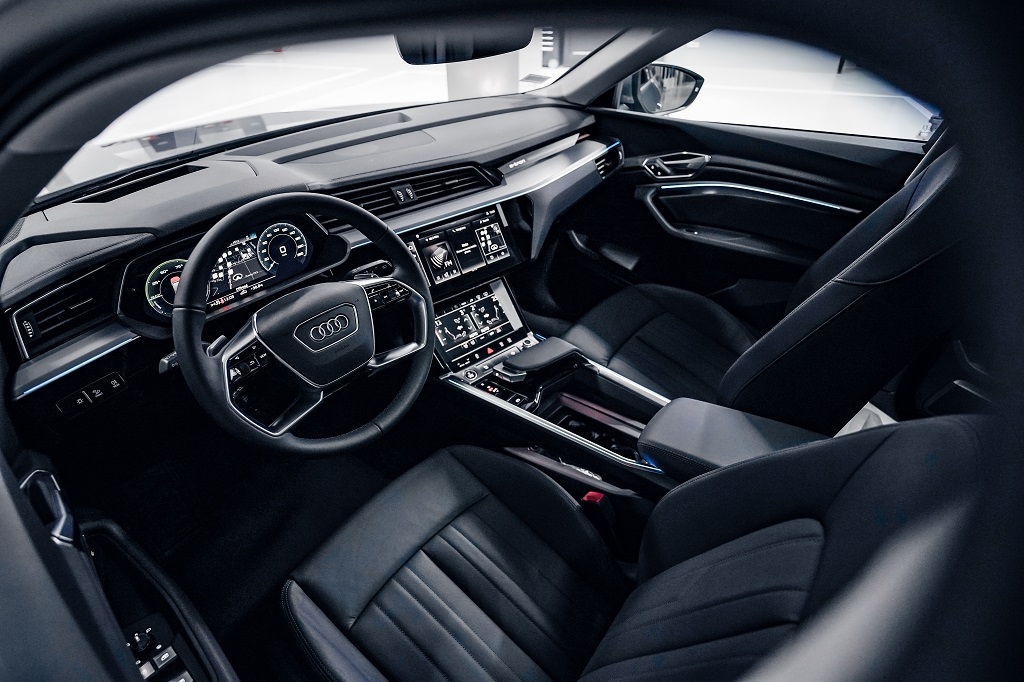 Audi e-tronquattro giá từ 3 tỷ đồng tại Việt Nam