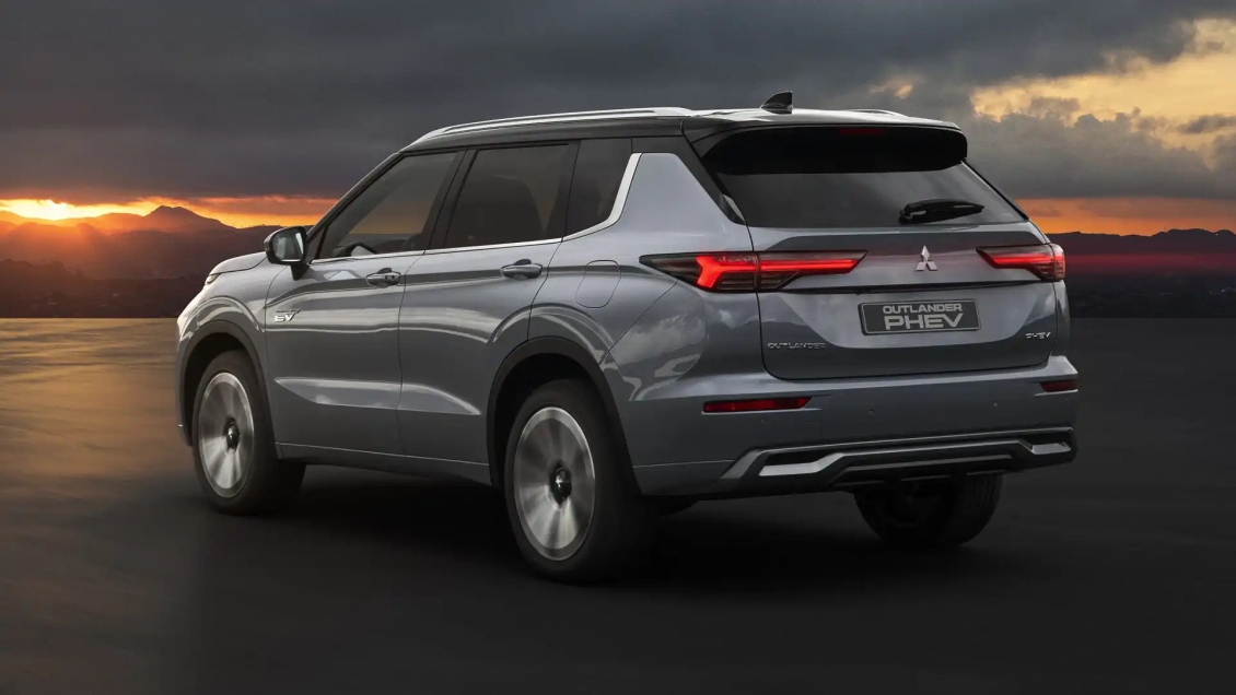 Mitsubishi Outlander 2025 trình làng, thêm phiên bản hybrid