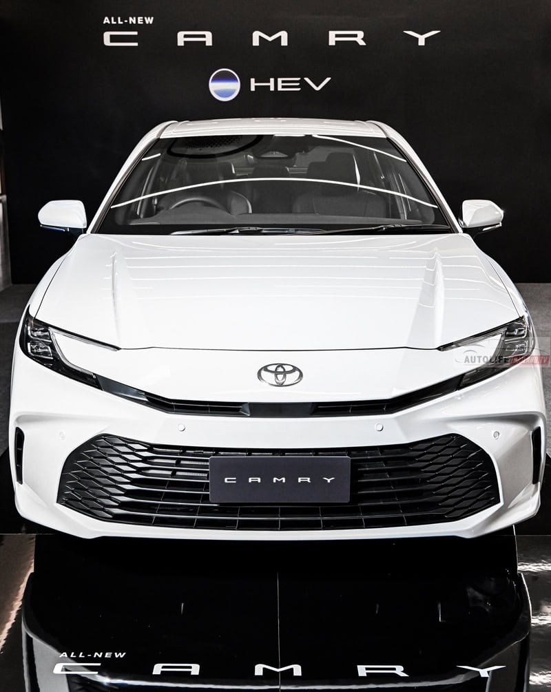 Toyota Camry 2025 ra mắt tại Thái Lan, giá quy đổi từ 1,09 tỷ đồng