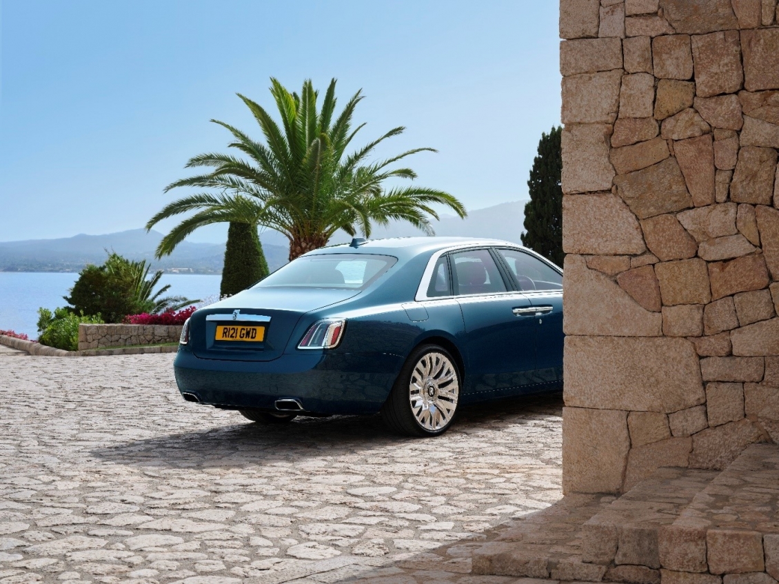 Chi tiết sedan siêu sang Rolls-Royce Ghost Series II 2025