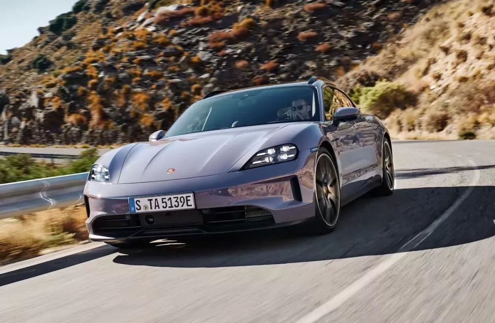 Porsche Taycan 2025 chốt lịch ra mắt Việt Nam vào 17/10