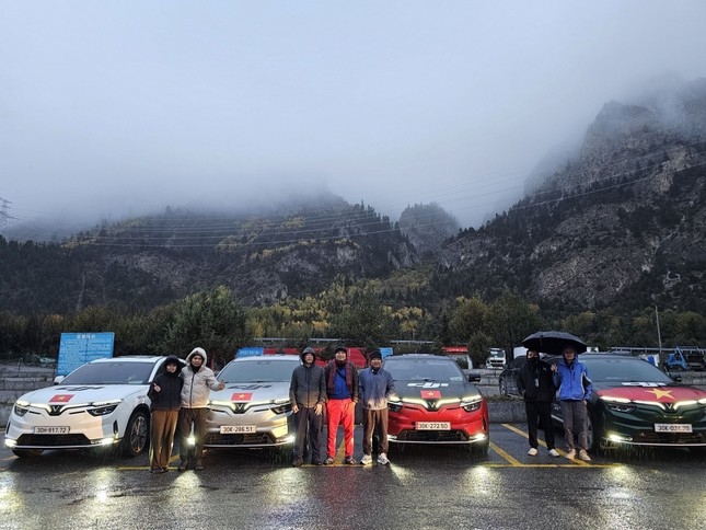 Kết thúc ngày thứ 8 của hành trình tức ngày 15/10, toàn đoàn nghỉ tại thị trấn Ba Mật, huyện Xương Đô, Trung Quốc.