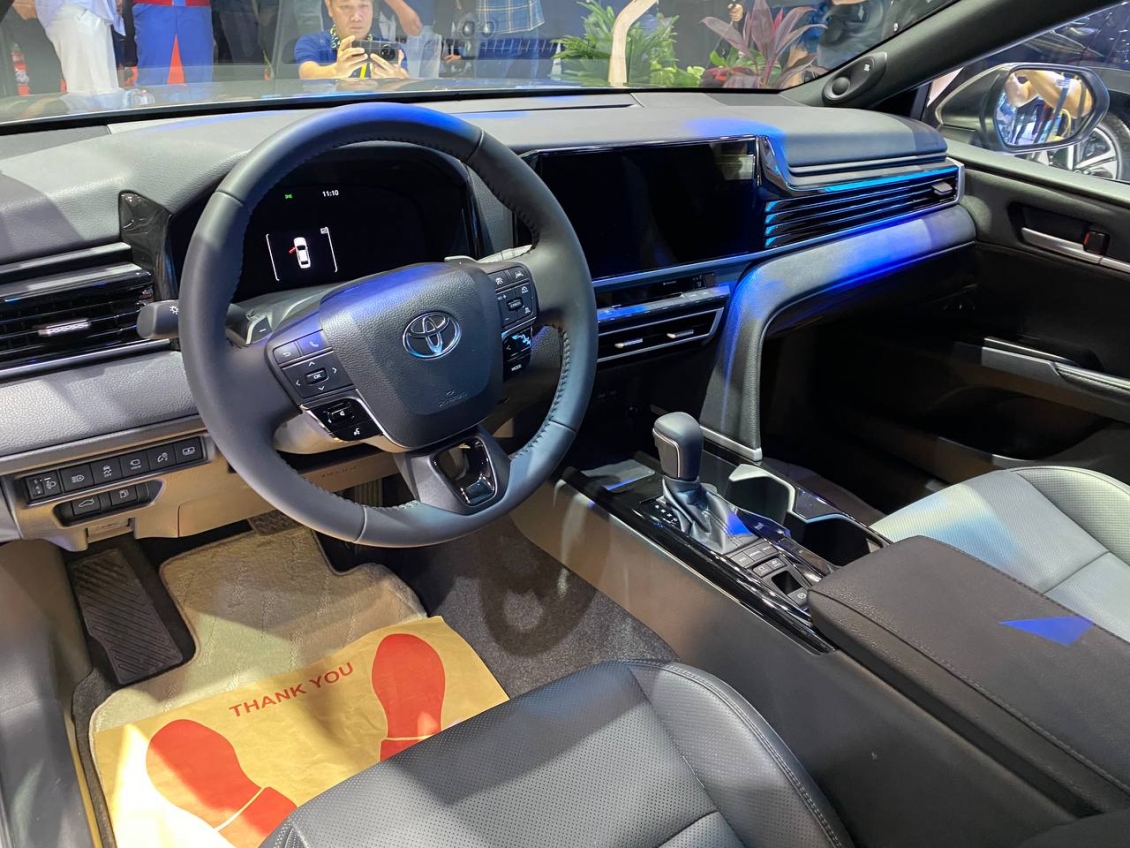 Toyota Camry 2025 ra mắt tại Việt Nam, giá 1,2 tỷ đồng