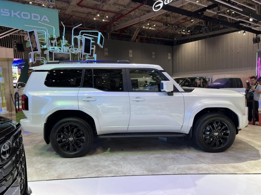 Toyota Land Cruiser Prado 2024 - 'Tâm điểm' tại Triển lãm Ô tô Việt Nam