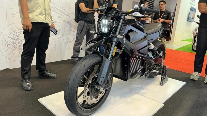 Mô tô điện 'made in Vietnam' Nuen N1-S có thể chạy tới 245 km/ lần sạc