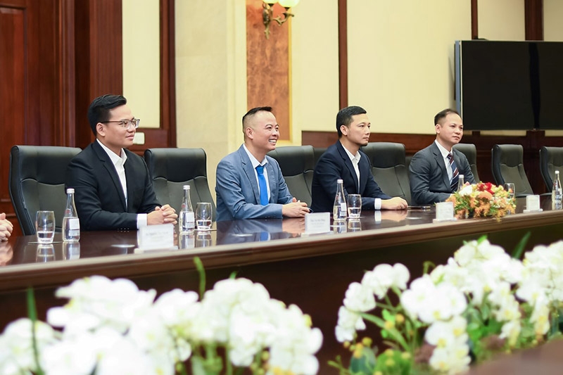 Tập đoàn 911 mua, thuê 2.200 ô tô điện VinFast từ GSM