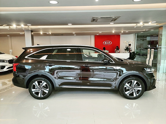 Kia Sorento 2021 về đại lý, đón sức mua cuối năm