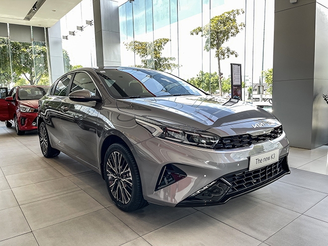 Dưới 700 triệu nên chọn mẫu xe sedan hạng C nào?