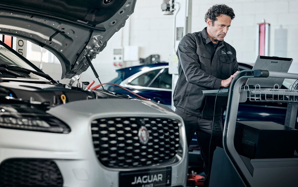 Jaguar và Land Rover ưu đãi dịch vụ dịp cuối năm
