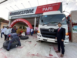 Bridgestone đánh dấu 10 năm hợp tác cùng Hino Việt Nam