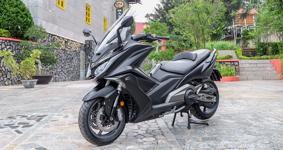  Kymco AK550