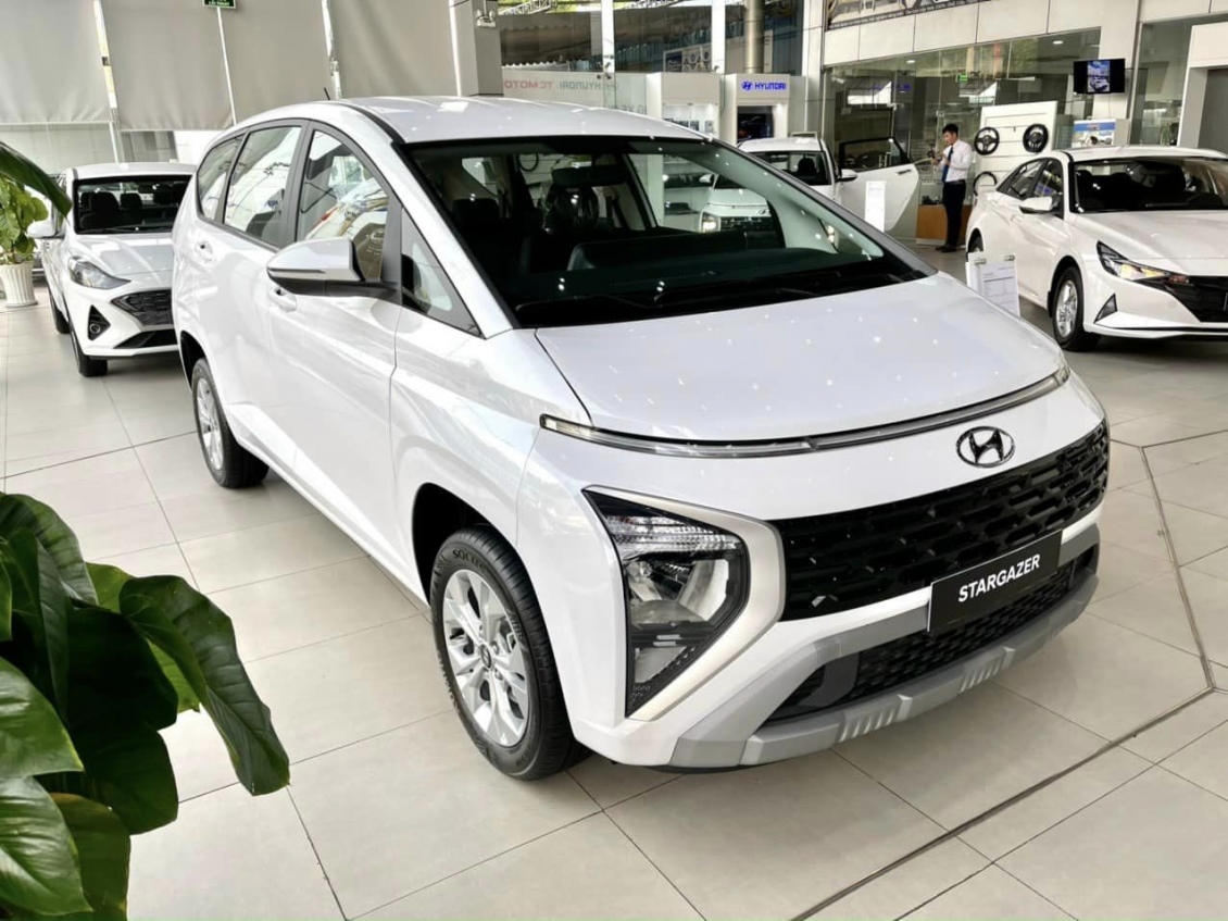 Hyundai Stargazer bản tiêu chuẩn