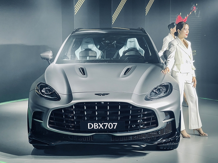 Triệu hồi xe Aston Martin DBX tại Việt Nam do lỗi cầu chì