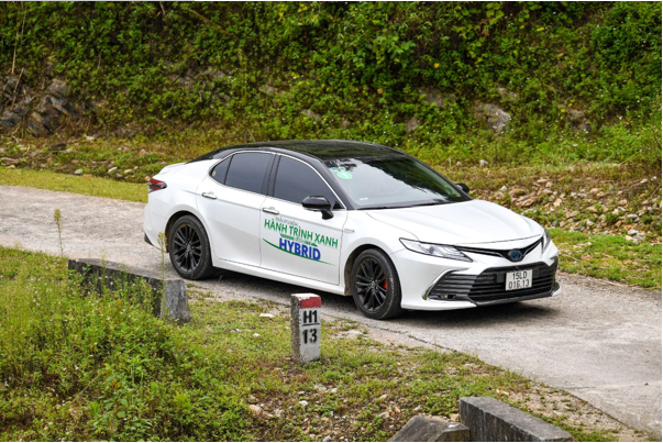 Với xe hybrid, bạn chỉ cần đổ xăng và đi.